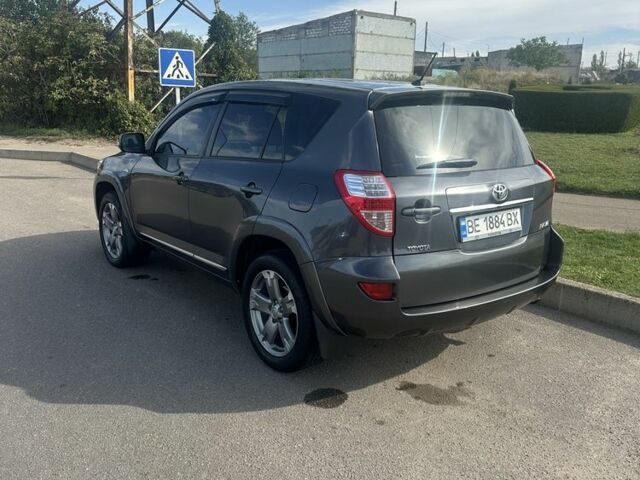 Сірий Тойота РАВ 4, об'ємом двигуна 2.2 л та пробігом 305 тис. км за 12000 $, фото 2 на Automoto.ua
