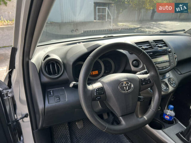 Серый Тойота РАВ 4, объемом двигателя 2.2 л и пробегом 291 тыс. км за 10699 $, фото 14 на Automoto.ua