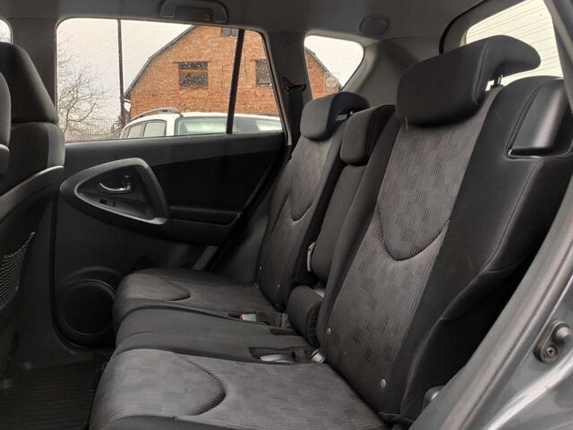 Серый Тойота РАВ 4, объемом двигателя 2.2 л и пробегом 168 тыс. км за 14100 $, фото 10 на Automoto.ua