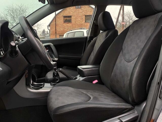 Серый Тойота РАВ 4, объемом двигателя 2.2 л и пробегом 168 тыс. км за 14100 $, фото 8 на Automoto.ua