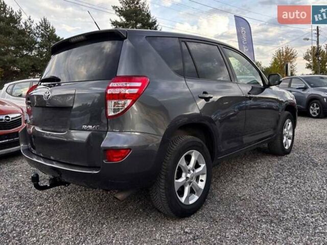 Сірий Тойота РАВ 4, об'ємом двигуна 2 л та пробігом 137 тис. км за 7700 $, фото 6 на Automoto.ua