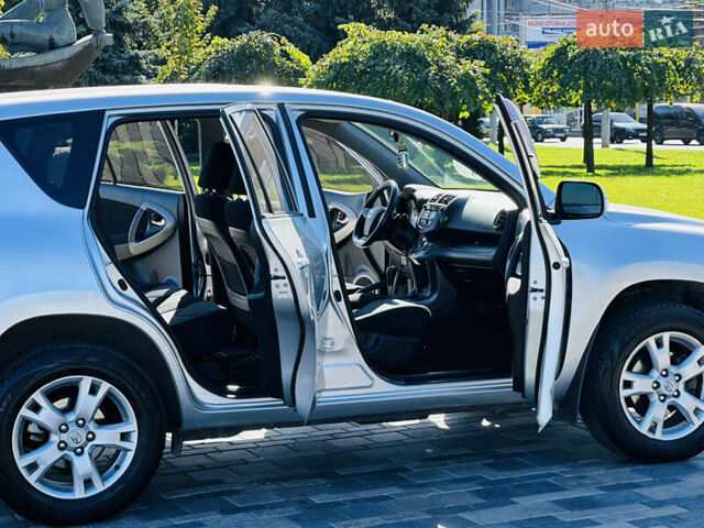 Сірий Тойота РАВ 4, об'ємом двигуна 2 л та пробігом 139 тис. км за 11500 $, фото 11 на Automoto.ua