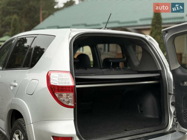 Серый Тойота РАВ 4, объемом двигателя 2.2 л и пробегом 279 тыс. км за 12600 $, фото 22 на Automoto.ua