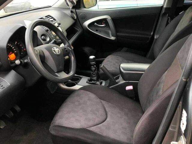 Серый Тойота РАВ 4, объемом двигателя 2.2 л и пробегом 240 тыс. км за 12300 $, фото 13 на Automoto.ua