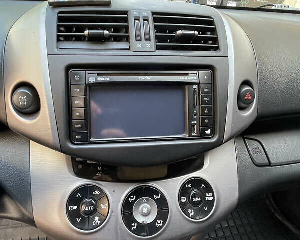 Сірий Тойота РАВ 4, об'ємом двигуна 2.23 л та пробігом 238 тис. км за 9900 $, фото 9 на Automoto.ua