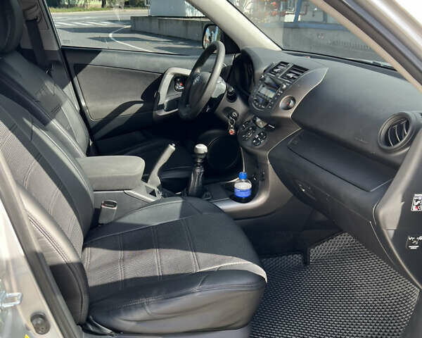 Серый Тойота РАВ 4, объемом двигателя 2.2 л и пробегом 291 тыс. км за 10699 $, фото 21 на Automoto.ua