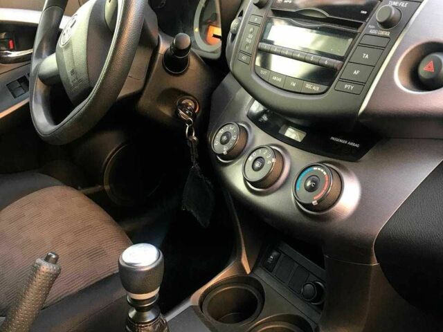 Серый Тойота РАВ 4, объемом двигателя 2.2 л и пробегом 240 тыс. км за 12300 $, фото 7 на Automoto.ua