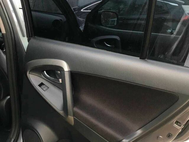 Серый Тойота РАВ 4, объемом двигателя 2.2 л и пробегом 240 тыс. км за 12300 $, фото 11 на Automoto.ua