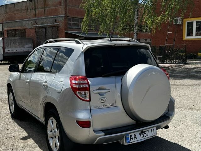 Серый Тойота РАВ 4, объемом двигателя 2 л и пробегом 274 тыс. км за 12500 $, фото 6 на Automoto.ua