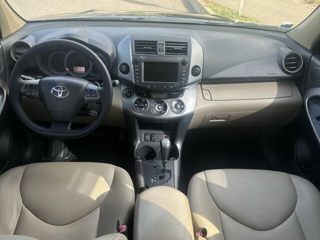 Сірий Тойота РАВ 4, об'ємом двигуна 2.2 л та пробігом 305 тис. км за 12000 $, фото 3 на Automoto.ua