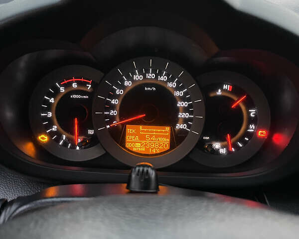 Сірий Тойота РАВ 4, об'ємом двигуна 2.23 л та пробігом 239 тис. км за 9700 $, фото 12 на Automoto.ua