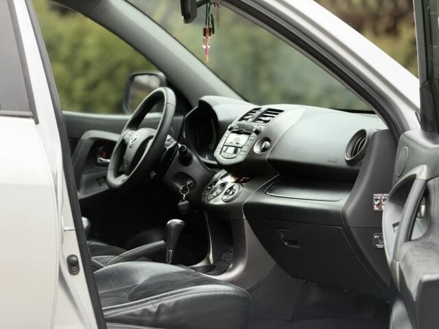 Серый Тойота РАВ 4, объемом двигателя 2.2 л и пробегом 279 тыс. км за 12600 $, фото 15 на Automoto.ua