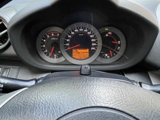 Сірий Тойота РАВ 4, об'ємом двигуна 2.2 л та пробігом 238 тис. км за 9900 $, фото 15 на Automoto.ua