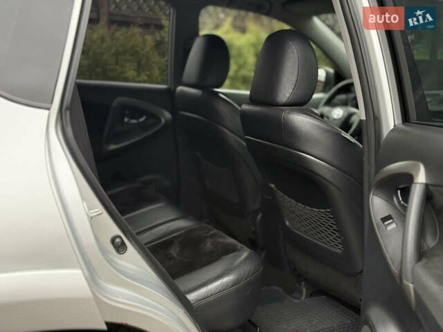 Серый Тойота РАВ 4, объемом двигателя 2.2 л и пробегом 279 тыс. км за 12600 $, фото 23 на Automoto.ua