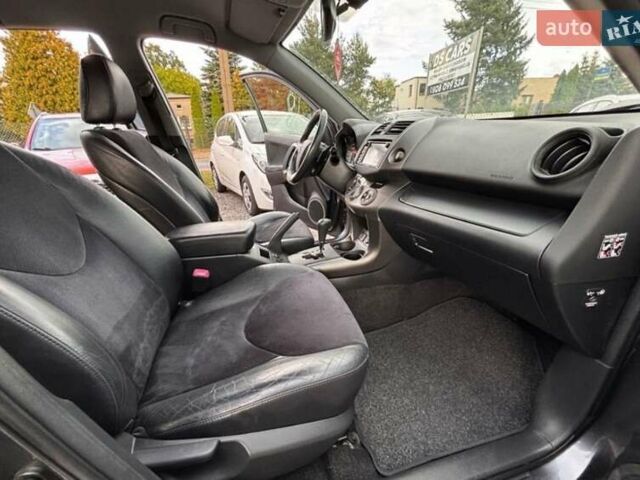 Сірий Тойота РАВ 4, об'ємом двигуна 2 л та пробігом 137 тис. км за 7700 $, фото 4 на Automoto.ua
