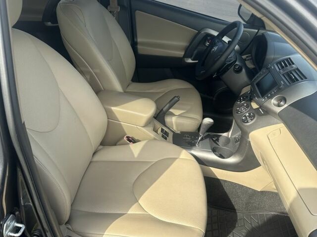 Сірий Тойота РАВ 4, об'ємом двигуна 2.2 л та пробігом 305 тис. км за 12000 $, фото 6 на Automoto.ua