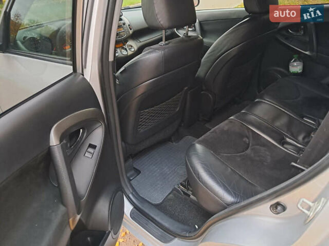 Серый Тойота РАВ 4, объемом двигателя 2.23 л и пробегом 277 тыс. км за 12800 $, фото 20 на Automoto.ua