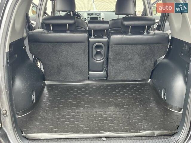 Серый Тойота РАВ 4, объемом двигателя 2.2 л и пробегом 288 тыс. км за 13200 $, фото 25 на Automoto.ua