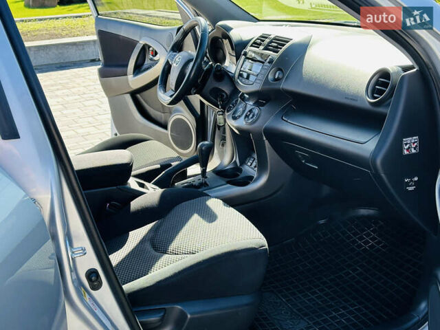 Сірий Тойота РАВ 4, об'ємом двигуна 2 л та пробігом 139 тис. км за 11500 $, фото 12 на Automoto.ua