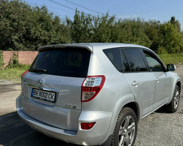 Сірий Тойота РАВ 4, об'ємом двигуна 2.23 л та пробігом 277 тис. км за 11999 $, фото 4 на Automoto.ua