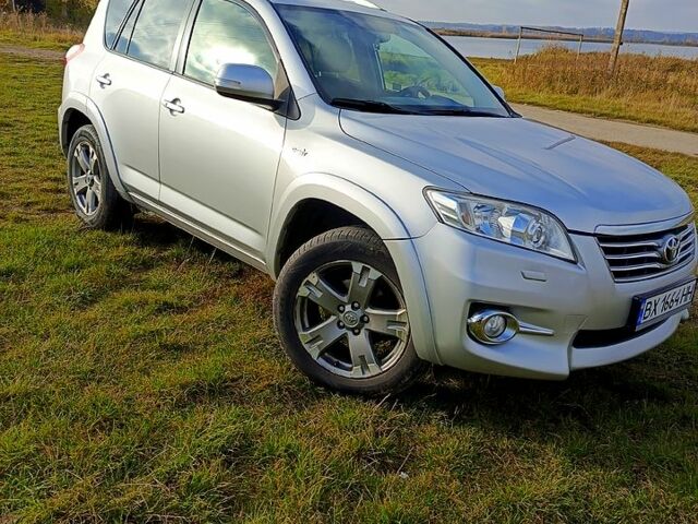 Серый Тойота РАВ 4, объемом двигателя 2.2 л и пробегом 258 тыс. км за 11800 $, фото 1 на Automoto.ua