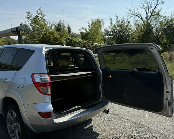 Сірий Тойота РАВ 4, об'ємом двигуна 2.23 л та пробігом 277 тис. км за 11999 $, фото 5 на Automoto.ua