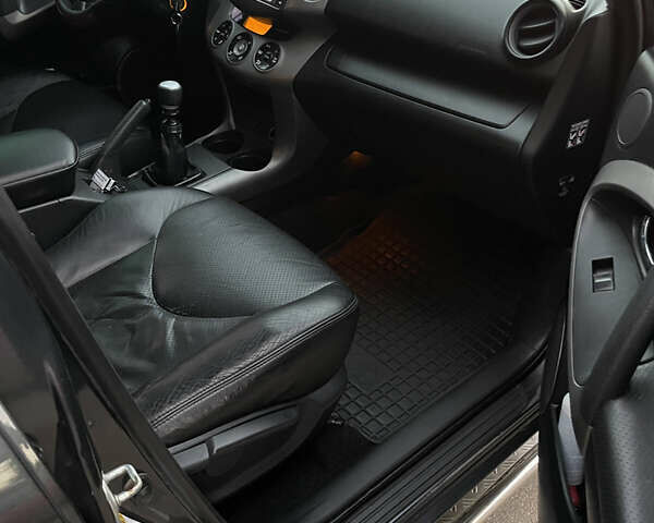 Сірий Тойота РАВ 4, об'ємом двигуна 2.23 л та пробігом 239 тис. км за 9700 $, фото 9 на Automoto.ua