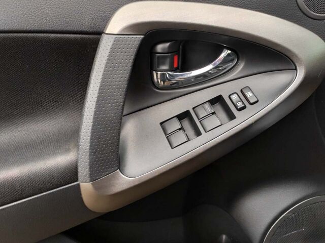 Серый Тойота РАВ 4, объемом двигателя 2.2 л и пробегом 168 тыс. км за 14100 $, фото 9 на Automoto.ua