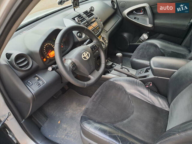 Серый Тойота РАВ 4, объемом двигателя 2.23 л и пробегом 277 тыс. км за 12800 $, фото 17 на Automoto.ua