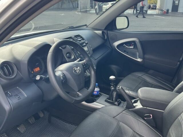 Сірий Тойота РАВ 4, об'ємом двигуна 2.2 л та пробігом 290 тис. км за 9999 $, фото 5 на Automoto.ua