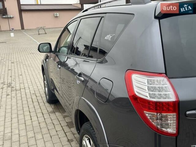 Серый Тойота РАВ 4, объемом двигателя 2.2 л и пробегом 288 тыс. км за 13200 $, фото 9 на Automoto.ua