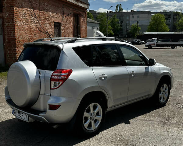 Серый Тойота РАВ 4, объемом двигателя 2 л и пробегом 272 тыс. км за 13700 $, фото 4 на Automoto.ua