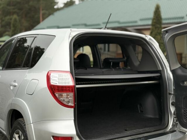 Серый Тойота РАВ 4, объемом двигателя 2.2 л и пробегом 279 тыс. км за 12600 $, фото 14 на Automoto.ua