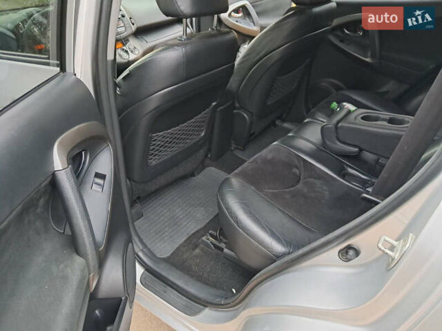 Серый Тойота РАВ 4, объемом двигателя 2.23 л и пробегом 277 тыс. км за 12800 $, фото 18 на Automoto.ua