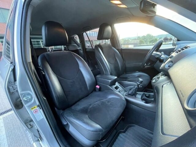 Серый Тойота РАВ 4, объемом двигателя 2.2 л и пробегом 219 тыс. км за 2900 $, фото 7 на Automoto.ua