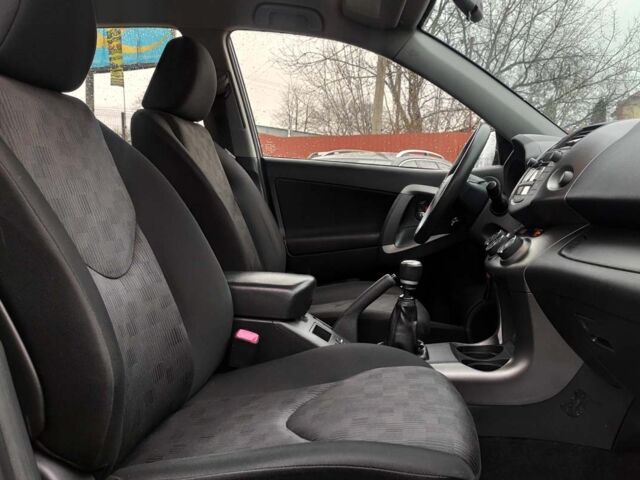 Серый Тойота РАВ 4, объемом двигателя 2.2 л и пробегом 168 тыс. км за 14100 $, фото 17 на Automoto.ua