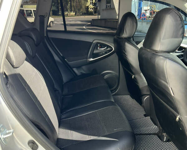 Серый Тойота РАВ 4, объемом двигателя 2.2 л и пробегом 291 тыс. км за 10699 $, фото 19 на Automoto.ua