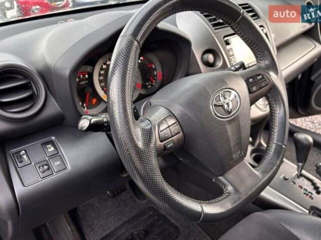 Сірий Тойота РАВ 4, об'ємом двигуна 2 л та пробігом 137 тис. км за 7700 $, фото 5 на Automoto.ua
