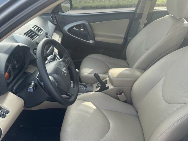 Сірий Тойота РАВ 4, об'ємом двигуна 2.2 л та пробігом 305 тис. км за 12000 $, фото 5 на Automoto.ua