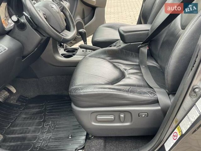 Серый Тойота РАВ 4, объемом двигателя 2.2 л и пробегом 288 тыс. км за 13200 $, фото 19 на Automoto.ua