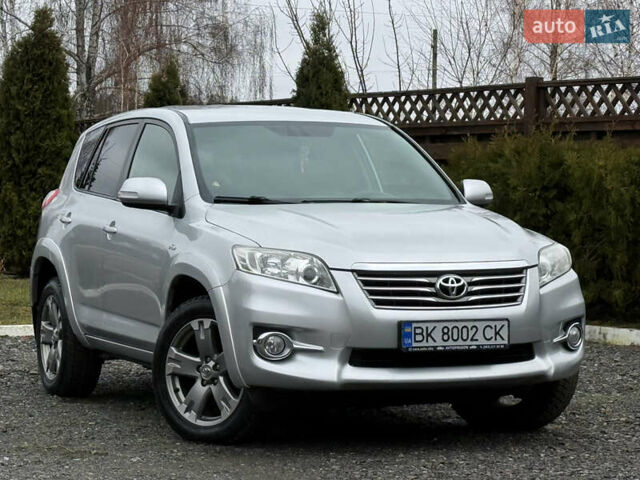 Серый Тойота РАВ 4, объемом двигателя 2.2 л и пробегом 279 тыс. км за 12600 $, фото 1 на Automoto.ua