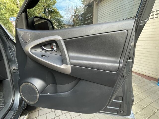 Сірий Тойота РАВ 4, об'ємом двигуна 2.2 л та пробігом 238 тис. км за 9900 $, фото 10 на Automoto.ua