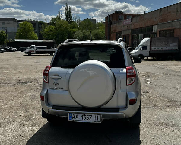 Серый Тойота РАВ 4, объемом двигателя 2 л и пробегом 272 тыс. км за 13700 $, фото 5 на Automoto.ua