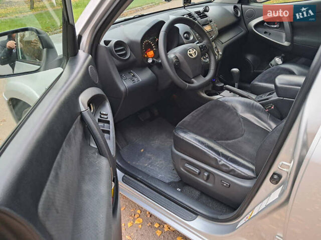 Серый Тойота РАВ 4, объемом двигателя 2.23 л и пробегом 277 тыс. км за 12800 $, фото 16 на Automoto.ua