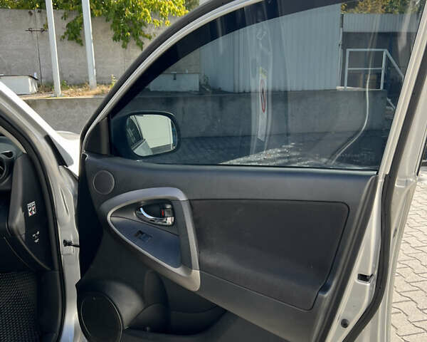 Серый Тойота РАВ 4, объемом двигателя 2.2 л и пробегом 291 тыс. км за 10699 $, фото 20 на Automoto.ua