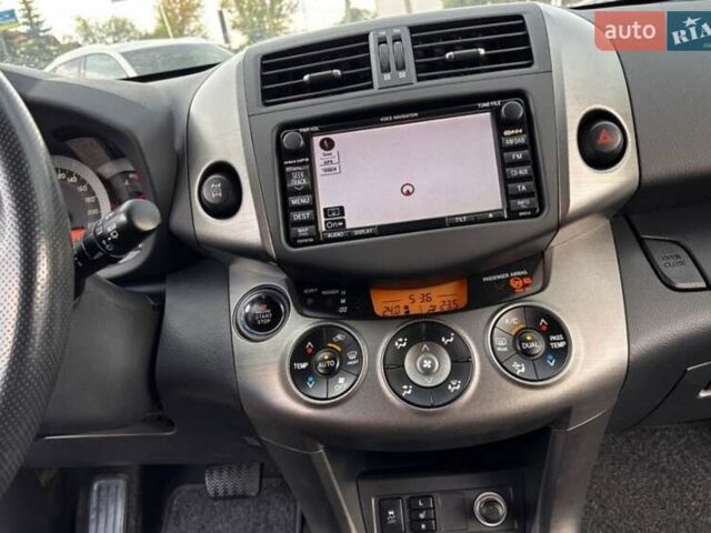 Сірий Тойота РАВ 4, об'ємом двигуна 2 л та пробігом 137 тис. км за 7700 $, фото 1 на Automoto.ua