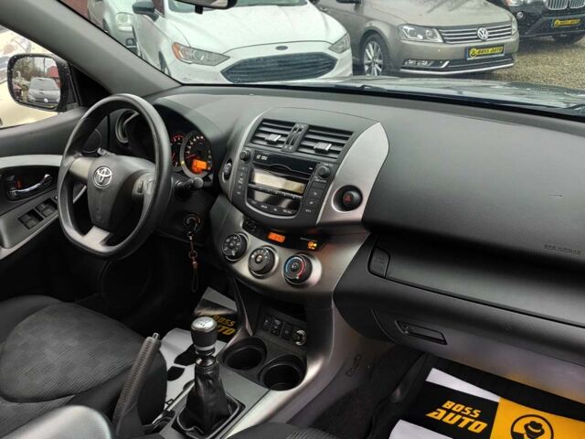 Серый Тойота РАВ 4, объемом двигателя 2.2 л и пробегом 168 тыс. км за 14100 $, фото 16 на Automoto.ua