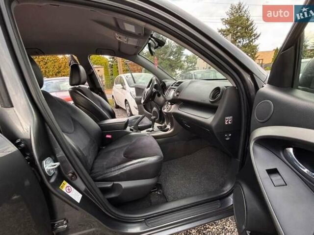 Сірий Тойота РАВ 4, об'ємом двигуна 2 л та пробігом 137 тис. км за 7700 $, фото 3 на Automoto.ua
