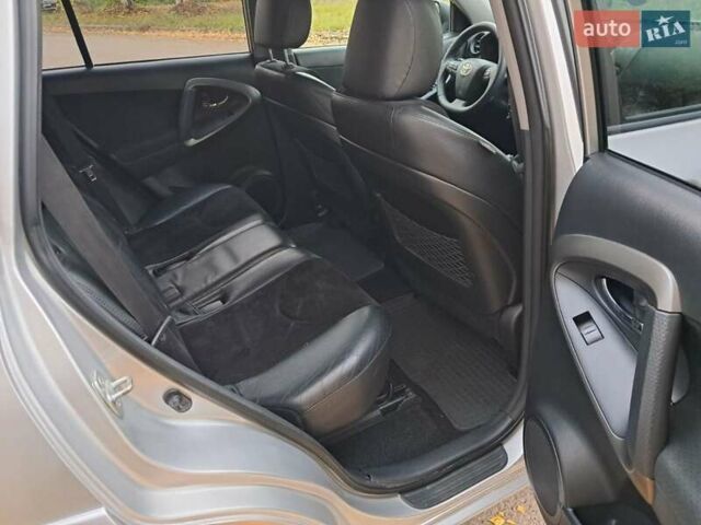 Серый Тойота РАВ 4, объемом двигателя 2.2 л и пробегом 277 тыс. км за 12000 $, фото 4 на Automoto.ua