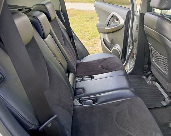 Серый Тойота РАВ 4, объемом двигателя 2.2 л и пробегом 258 тыс. км за 11700 $, фото 13 на Automoto.ua